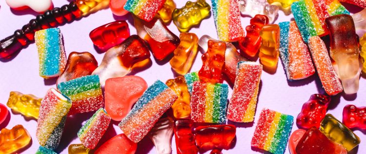 candy high in sugar that causes tooth decay easily